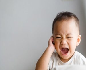רפואה סינית - טיפול בדלקת אוזניים אקוטית בתינוקות וילדים - יניב אברהם מומחה לרפואת ילדים ברפואה סינית